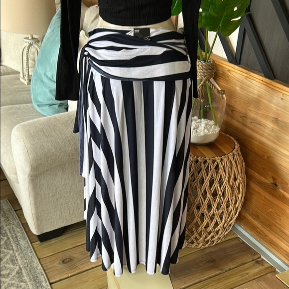 INC International Concepts Black and White Asymmetrical Wrap Skirt - Picture 5 of 7